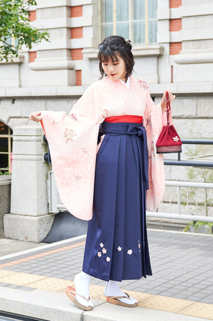 着物　P-1 ￥33,000 袴　K-1 ￥13,200