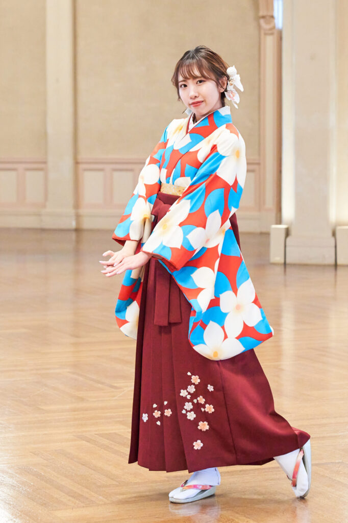 着物　M-45 ￥22,000 袴　K-4 ￥13,200