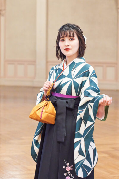 幾何学模様　グリーンの袴着物