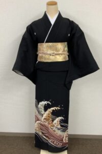 個性的な柄の黒留袖