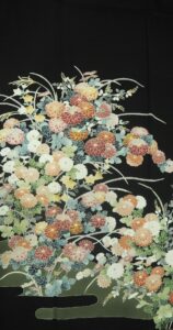 落ち着いた花柄　黒留袖　画像