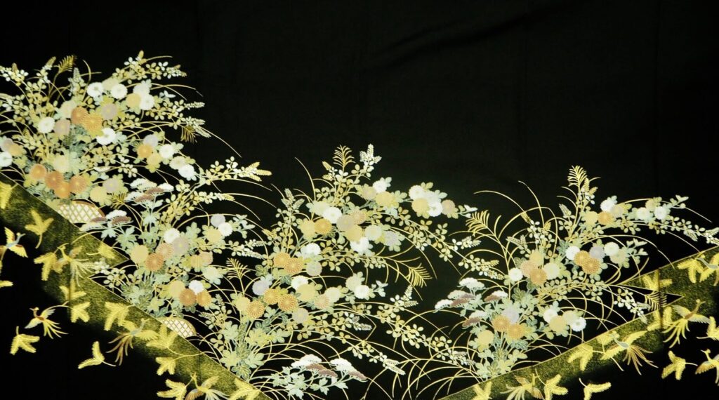 繊細な草花柄の黒留袖【tm35343M】