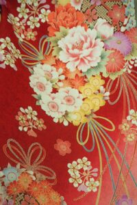 成人式の定番　赤の振袖を可愛らしく【hur08】